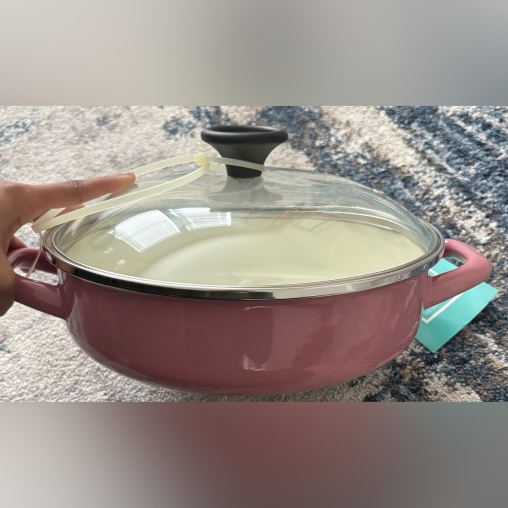 Elegant Pink Casserole Dish with Glass Lid